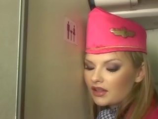 Хубав блондинки стюардеса смучене manhood onboard