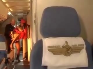 Oversexed stewardess ritten een johnson binnenin beide gaten