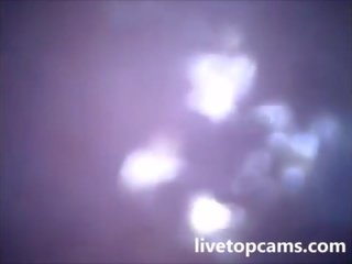 তরুণ মহিলা কামস শুট থেকে ভেতরের একটি ভোদা এ livetopcams pt1