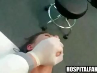 Paciente fica fodido e cummed em por dela doc