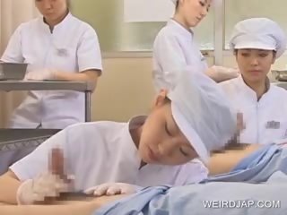 Japonesa enfermera sorber corrida fuera de caliente a trot pájaro carpintero