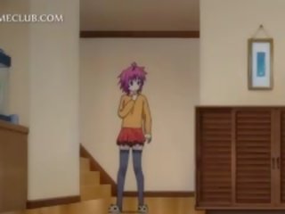 Remaja anime ciri memeriksa beliau payu dara dalam yang cermin