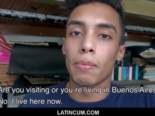 Lurus amatur latino gay dengan penyokong gigi pai